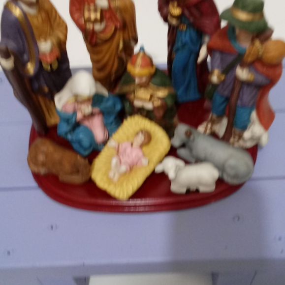 "Sale" 11 Piece Nativity Set. - Picture 4 of 4
